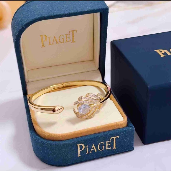 Piaget Gold Bracelet with Crystal Accent - Picture 7 of 9